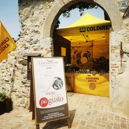 Bed & Breakfast Con Il Castello Di Lucawest