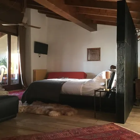 Con Il Castello Di Lucawest *
