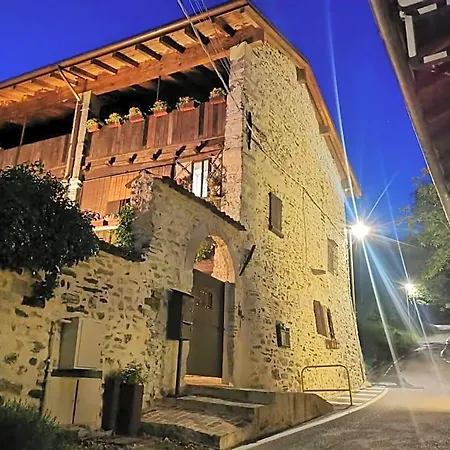 Con Il Castello Di Lucawest Couette-café